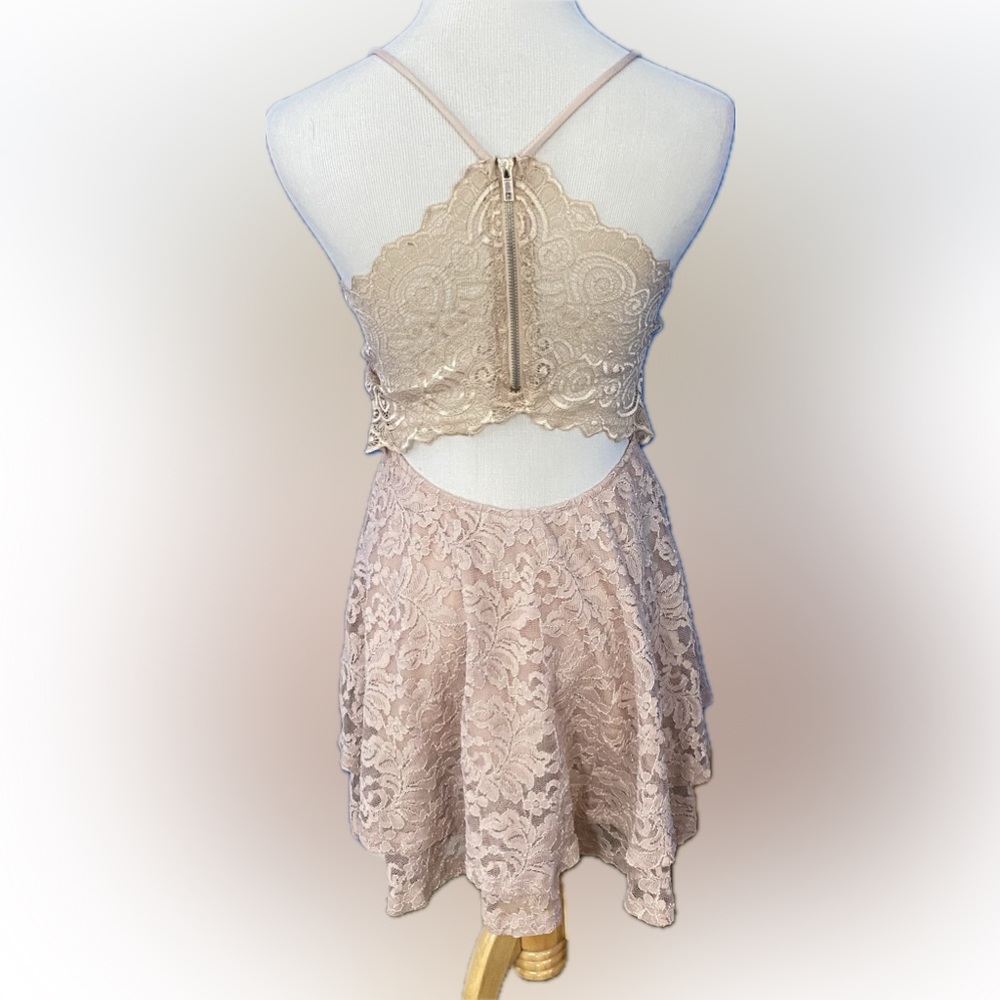 Windsor Lacey Open Back Mini Dress (M) - Picture 2 of 10